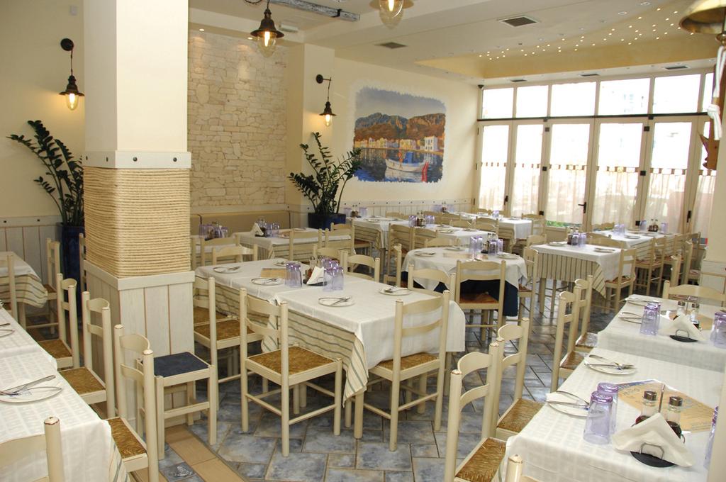 Hotel Lozitsi *** Τηλ: 23310 22327 22328 Fax: 23310 22357 κιν.6982283137 ΛΑΖΑΡΙΔΗΣ ΛΕΩΝΙΔΑΣ E-Mail : info@lozitsi.