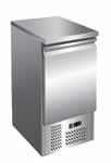 Ψυγεία πάγκοι συντήρησης Ανοξείδωτο ψυγείο πάγκος συντήρησης KARAMCO. Τεχνικά χαρακτηριστικά: Στατική ψύξη με βεντυλατέρ. Ενσωματωμένο ψυκτικό μηχάνημα. FREON R134A.