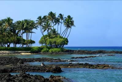 Αγαπημένος τόπος των πρώην βασιλιάδων της Χαβάης, είναι το νησί με τα περισσότερα χιλιόμετρα παραλιών.