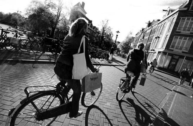 2) Η χρήση του ποδηλάτου στο παρελθόν και σήμερα Στην Ολλανδία, το 1986 υπήρχαν 13.