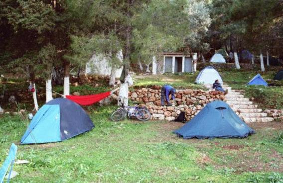 Ωστόσο, φροντίσανε για τη διαµονή µας στον ήµο Αφάντου και οργάνωσαν ωραίο περίπατο στην παλιά πόλη της Ρόδου.