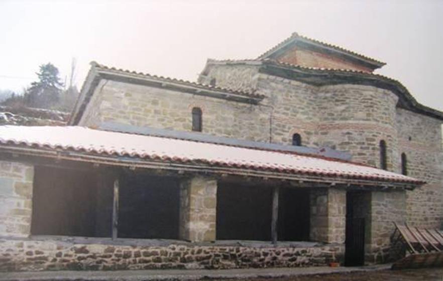 Μονή Αγίας Τριάδας Φυλακτή, Καρδίτσα Η μονή είναι κτισμένη στα ΒΑ του χωριού, στην άκρη ενός φαραγγιού.