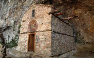 4 Νοεμβρίου 2011 Ασκηταριά της Μεγάλης Πρέσπας Αφιερώματα / Μοναστήρια της Μακεδονίας Της Χρυσάνθης Σταυροπούλου-Τσιούμη Καθηγήτριας στο ΑΠΘ Να αναζητήσει κανείς τους ιδιαίτερους λόγους για τους