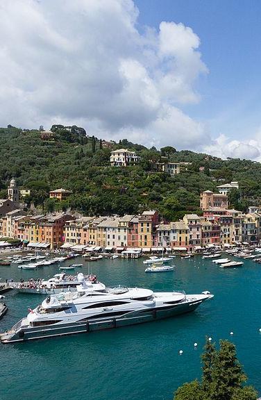 Santa Margherita Li gure H Santa Margherita Ligure βρίσκεται περίπου 35 χιλιόμετρα νοτιοανατολικά της Γένοβας.