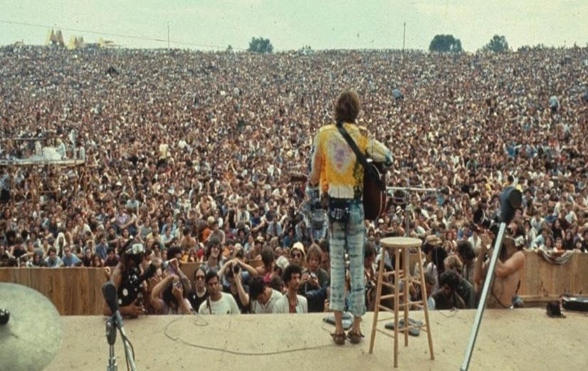 3.Η ΜΟΥΣΙΚΗ ΤΗ ΔΕΚΑΕΤΙΑ ΤΟΥ 60 WOODSTOCK FESTIVAL OF MUSIC & ART Το Φεστιβάλ Γούντστοκ ή απλά Γούντστοκ ήταν ένα μουσικό φεστιβάλ που προσέλκυσε ένα ακροατήριο άνω των 400.