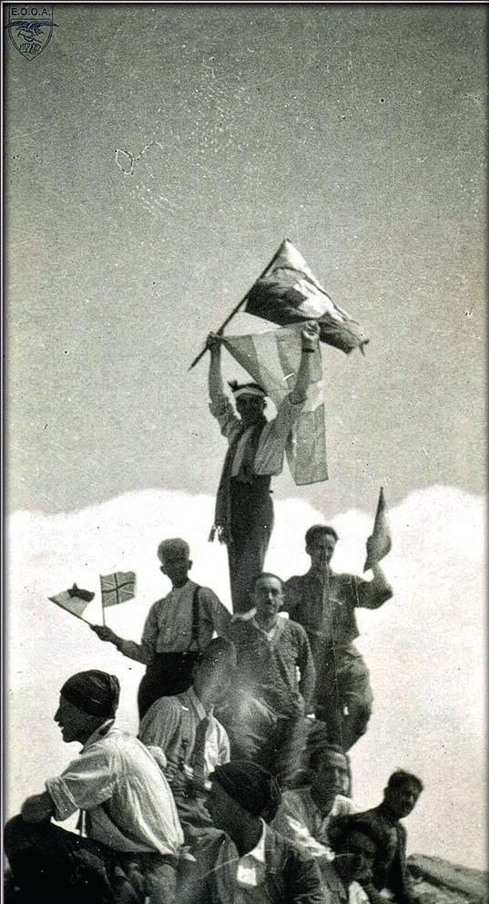Από την Ελβετία, διάσημος και πολυβραβευμένος φωτογράφος, είχε αναλάβει από την ελληνική κυβέρνηση τη φωτογράφηση της Ελλάδος.