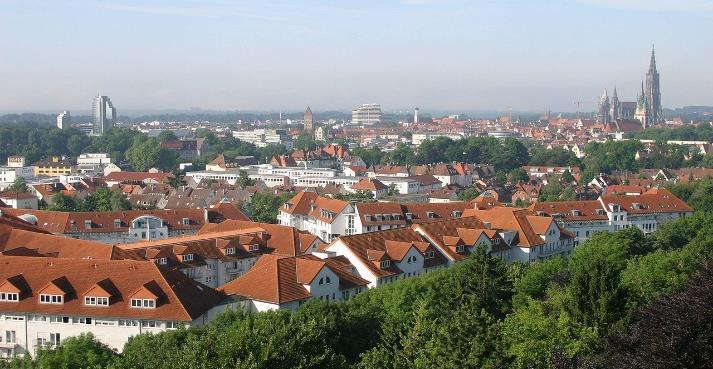 5η ημέρα: Ουλμ Άουγκσμπουργκ Μόναχο (οδική διαδρομή, ξεναγήσεις) Πρωινή ξενάγηση στην Ουλμ (Ulm) την πόλη που διασχίζει ο Δούναβης και είναι η γενέτειρα του πιο διάσημου φυσικού της Ιστορίας, του