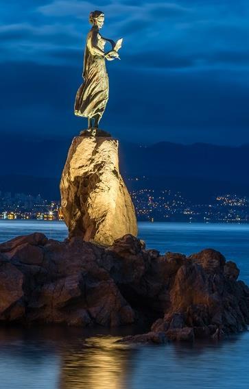 συνεχίσουμε για το Κόπερ (Koper) το μοναδικό λιμάνι της Σλοβενίας στην Αδριατική θάλασσα. Συνεχίζουμε με κατεύθυνση προς την Ιταλία και την ιστορική πόλη της Τεργέστης (Trieste).