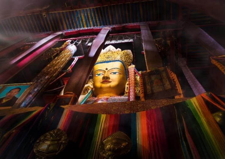 υψηλότερος τίτλος του θιβετιανού βουδισμού, μετά τον Δαλάι Λάμα. Τακτοποίηση στο ξενοδοχείο μας. Διανυκτέρευση.