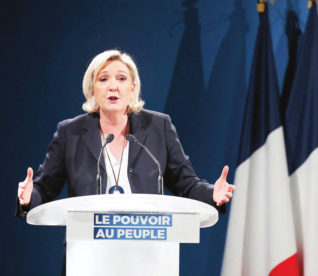 Το μόνο που θυμίζει το σημαντικό ραντεβού των Γάλλων με τις κάλπες είναι οι δημοσκοπήσεις που έρχονται στιγμιαία να ταράξουν την επικαιρότητα, την οποία απασχολούν θέματα και γεγονότα εσωτερικού