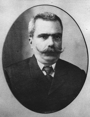 Οικογένεια Ο Νίκος Καζαντζάκης ήταν ο πρωτότοκος της οικογένειας. Ο πατέρας του, Μιχάλης Καζαντζάκης (1856-1932), ήταν έμπορος και κτηματίας.