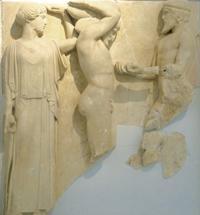 Μερικούσ αιώνεσ αργότερα, οι Μυκόνεσ εύναι ςτο προςκόνιο του ελληνικού κόςμου.