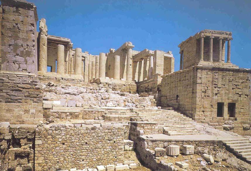 ΝΑΟΣ ΑΘΗΝΑΣ ΝΙΚΗΣ Είναι ένας μικρός ολομάρμαρος ναός, που άρχισε να χτίζεται μεταξύ 427 και 424 π.χ. με αρχιτέκτονα τον Καλλικράτη.