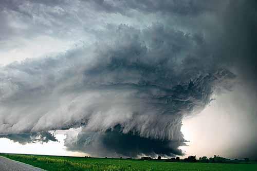 Υπερκαταιγίδες (Supercells) Οι υπερκαταιγίδες έχουν μεγάλη διάρκεια ζωής, συνήθως ξεπερνούν και τις 3 ώρες.