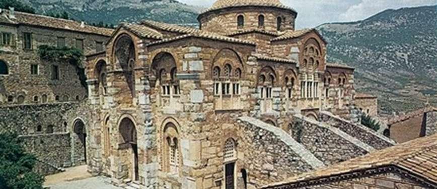 Ο Τρούλος (μέρος του καθολικού) Ο τρούλος του Καθολικού στηρίζεται πάνω σε ένα