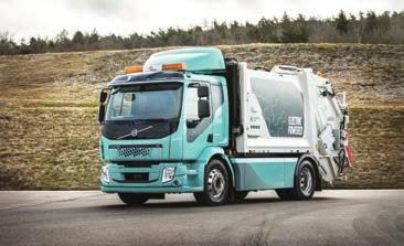 ΑUTO Τα πρώτα ηλεκτρικά Volvo Trucks παραδόθηκαν σε πελάτες Η Volvo Trucks παρέδωσε στη Σουηδία τα πρώτα πλήρως ηλεκτρικά οχήµατά της: ένα απορριµµατοφόρο σε εταιρία διαχείρισης αποβλήτων &