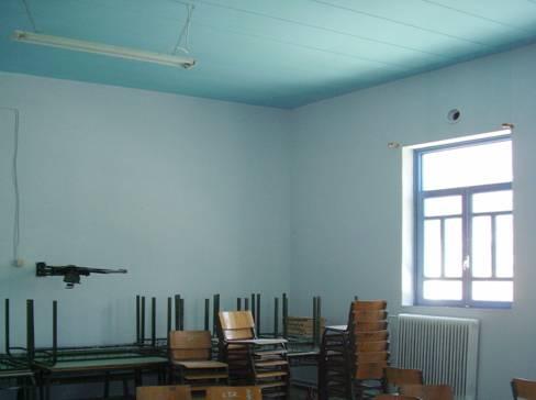 του κτιρίου και βερνικοχρωματισμοί των ξύλινων κουφωμάτων. (φωτ.4) εργασίες για την επισκευή του Νηπιαγωγείου Πλατάνου.