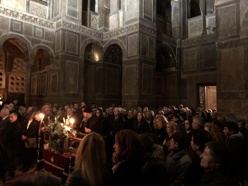 Μετά τον Εσπερινό στο αρχονταρίκι της Μονής προσφέρθηκε το καθιερωμένο μοναστηριακό κέρασμα.