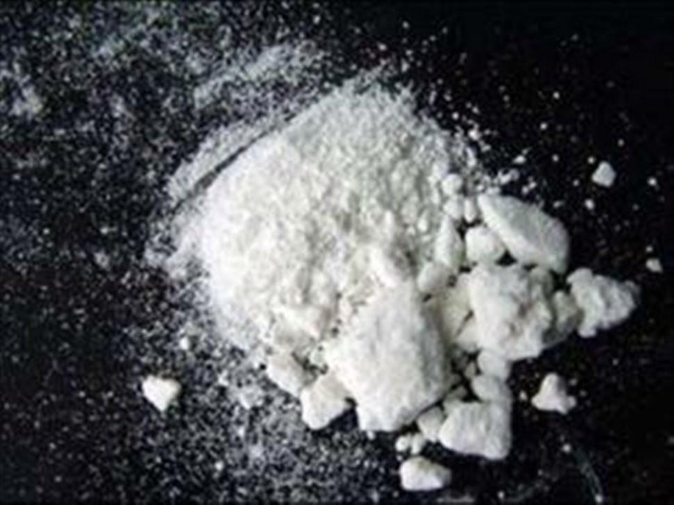 Η κοκαΐνη παράγεται από τα φύλλα της κόκας Αρχικά χρησιμοποιούταν ως παυσίπονο. Συνήθως σνιφάρεται (μέσω της ρινικής οδού) και η σκόνη εισχωρεί στο αίμα μέσω των ρινικών ιστών.
