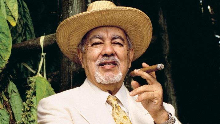 AVO Cigars Λίγα λόγια για τον Avo Uvezian Ο Avo Uvezian (1926-2017) είναι ένα σύμβολο της μουσικής τζαζ και των premium χειροποίητων πούρων.