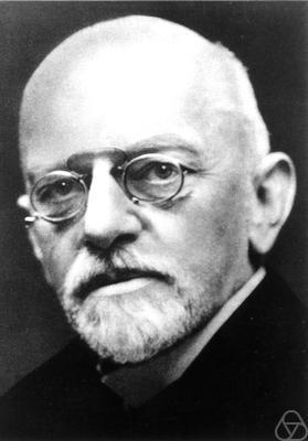David Hilbert (1862-1943) Μαθητής του Heinrich Weber(1842-1913) Μετά τον Ευκλείδη, είναι ο πρώτος που επιχειρεί επιτυχημένη αξιωματική θεμελίωση της γεωμετρίας.