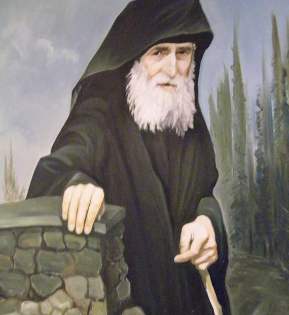 Ο όσιος πατήρ Παΐσιος ο Αγιορείτης γεννήθηκε από ευλαβείς γονείς στα Φάρασα της Καππαδοκίας το έτος 1924, λίγες μέρες πριν από τη φυγή των Φαρασιωτών από την πατρώα γη για την Ελλάδα.