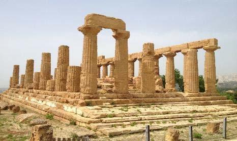 Λίγα χρόνια μετά την ίδρυση του, ο Φάλαρις έγινε τύραννος και κυβέρνησε την πόλη για 16 χρόνια, έως ότου μία αριστοκρατική συνωμοσία έδωσε τέλος στην τυραννία του.