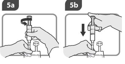 Βήμα 5 5α 5β Αναστρέψτε τον σάκο έγχυσης και βιδώστε τη σύριγγα στη Μπλε θύρα. Αδειάστε τα περιεχόμενα της σύριγγας μέσα στον σάκο. Αφαιρέστε τη σύριγγα.