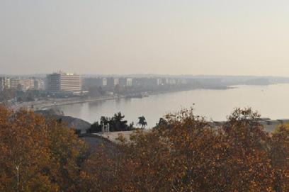 περιοχή των Λαδάδικων. Κλίμα H θερμοκρασία τον Οκτώβριο στη Θεσσαλονίκη Μέγιστη Μηνιαία C 34.6 Μέση Μηνιαία C 16.8 Ελάχιστη Μηνιαία C 4.0 Υγρασία % 68.