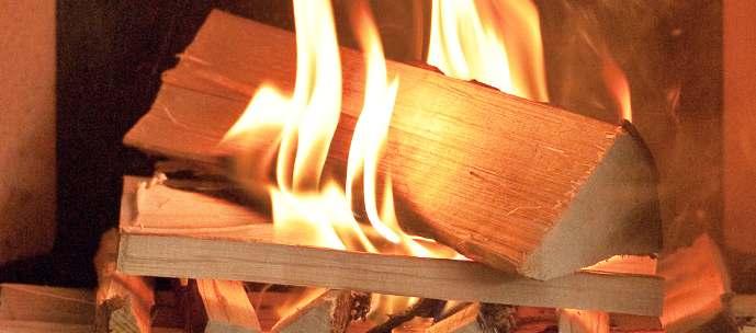 ΣΥΜΒΟΥΛΕΣ JØTUL PORADY JOTUL ΑΝΑΨΤΕ ΤΗΝ ΦΩΤΙΑ ΜΕ ΤΗΝ ΠΡΩΤΗ Ανάψτε την φωτιά από πάνω! Η σωστή καύση ξύλου είναι φιλική προς το περιβάλλον, μειώνει το κόστος θέρμανσης και βελτιώνει την πυρασφάλεια.