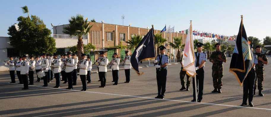 8. Ωφελήματα Αποφοίτων Μετά από τριετή φοίτηση στην Αστυνομική Ακαδημία, οι απόφοιτοι μονιμοποιούνται στον βαθμό του αστυνομικού. Απολαβές: Κλ.