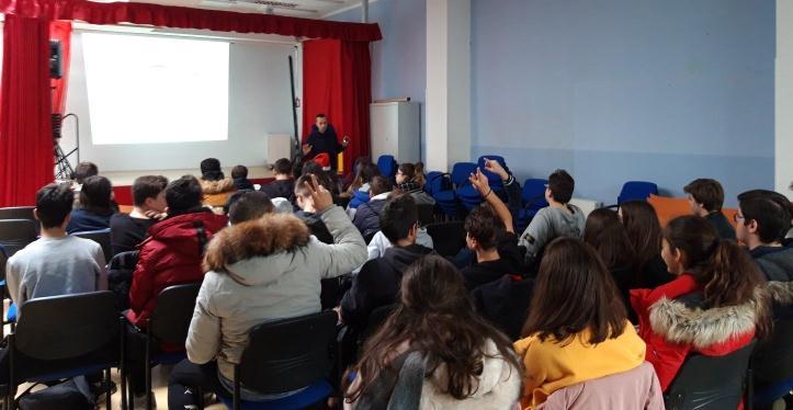 vielen Menschen nicht bekannt. Το Ίδρυμα Παλλάδιον διοργάνωσε τρία σεμινάρια για μαθητές/τριες και εκπαιδευτικούς των Ελληνικών Ιδιωτικών Σχολείων Μονάχου, στα οποία ο φυσικός Δρ.