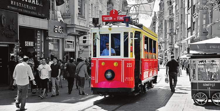 Στον χρόνο αυτό έχουµε την ευκαιρία να κάνουµε την βόλτα µας και στην Αιγυπτιακή αγορά (Μισίρ τσαρσί). Τακτοποίηση στο ξενοδοχείο και χρόνος ελεύθερος.