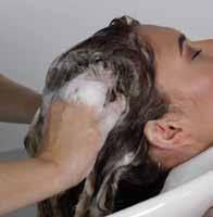 Λούστε τα μαλλιά με το MAGIC BX LISO CON- FORT INTENSE SHAM- POO, για να απομακρύνετε οποιαδήποτε υπολείμματα και να ανοίξει η επιδερμίδα της τρίχας. Στεγνώστε τα μαλλιά 100%.