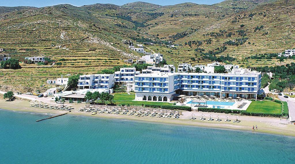 TINOS BEACH HOTEL & BUNGALOWS 4* KΙΌΝΙΑ - ΤΉΝΟΣ Ένα από τα πλέον ιδιαίτερα νησιά των Κυκλάδων.