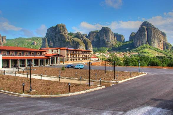 Όλες οι μονάδες του Grand Meteora είναι διακοσμημένες με γήινα χρώματα και