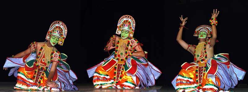 Κατακάλι: Ένας συνδυασμός μπαλέτου, όπερας και παντομίμας Το Κατακάλι είναι ένα παραδοσιακό ινδικό χοροθέατρο, που εξιστορεί επεισόδια από τα μεγάλα ινδικά έπη Ραμαγιάνα και Μαχαμπαράτα καθώς και