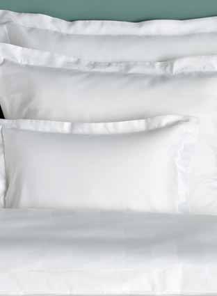 Μαξιλάρια pillows 41 Πετσέτες Μπουρνούζια Πατάκια