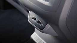 Με δυο θύρες USB στο πίσω μέρος της κεντρικής κονσόλας, οι πίσω επιβάτες μπορούν με μια κίνηση του χεριού να φορτίζουν το MP3-Player, την ψηφιακή κάμερα ή το