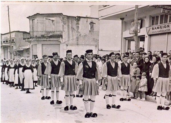 Στην Αλμωπία, στην εκμάθηση των παραδοσιακών χορών της Μακεδονίας πρωτοστατούν από το 1977 οι Ακρίτες Αλμωπίας. Το 1982 εμφανίζεται δυναμικά και ο μορφωτικός σύλλογος Προμάχων.