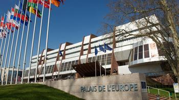 Το Συμβούλιο της Ευρώπης Έδρα: Στρασβούργο, Γαλλία. Απασχολεί 2.200 άτομα.