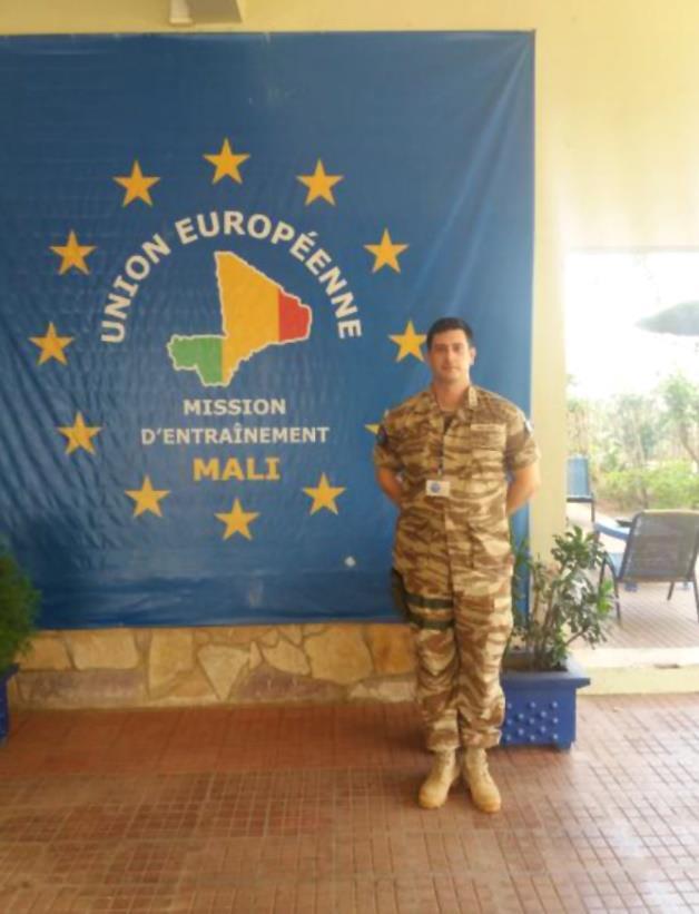 Στη διεθνή δύναμη της ΕΕ ΕUTM (ΕUROPEAN UNION TRAINING MISSION) στο Μάλι, με τη συμμετοχή ενός (1) αξκου και ενός (1) Υπξκού.