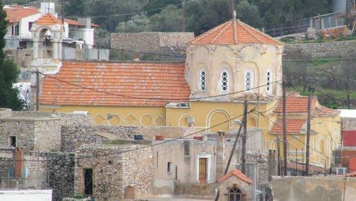 ένα µικρό χωριό νοτιοδυτικά του Κάµπου, σε αυτό µπορούµε να επισκευθούµε ένα από τα βυζαντινά διαµάντια του νησιού µας, την Παναγία την Κρήνα (1287), µε τις βυζαντινές τοιχογραφίες µέρος των οποίων