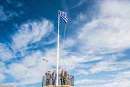 Ἰωάννης Μαλεφάκης μποροῦμε νά βροῦμε ἀπό θυμιάματα, εἰκόνες, ἱερατικά σκεύη καί μία πλούσια συλλογή ἀπό