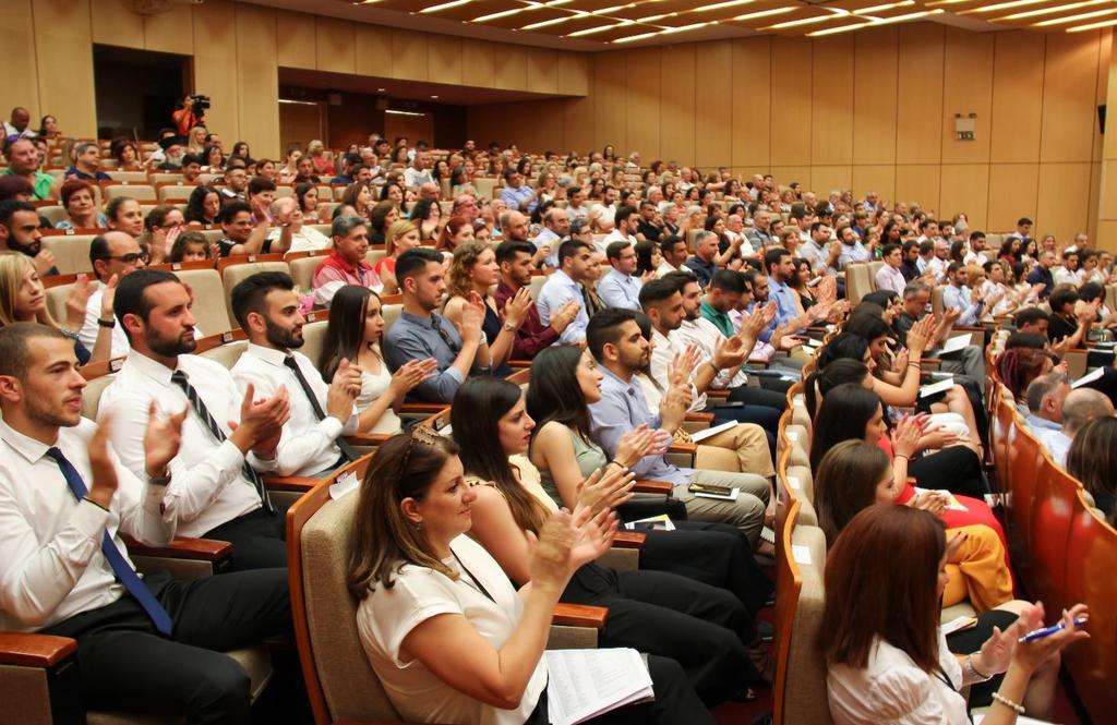 cy/fem/el/ 28 Ιουνίου 2019 ΤΕΛΕΤΗ ΑΠΟΝΟΜΗΣ ΒΡΑΒΕΙΩΝ ΣΧΟΛΗΣ ΟΙΚΟΝΟΜΙΚΩΝ ΕΠΙΣΤΗΜΩΝ ΚΑΙ ΔΙΟΙΚΗΣΗΣ Απονεμήθηκαν βραβεία συνολικής αξίας 36,200 στους πρωτεύσαντες φοιτητές και