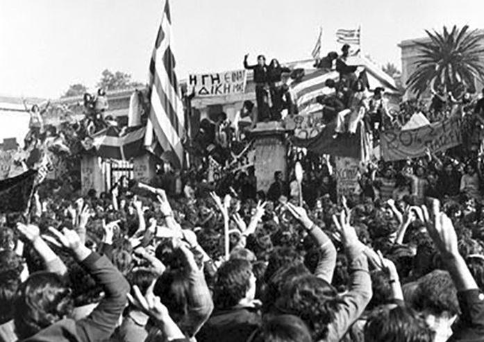 Ε ν Ο λ ύ μ π ὼ 13 όταν εκδηλώθηκε η τουρκική εισβολή στην Κύπρο το 1974 ζήτησαν να πάνε στην Κύπρο να πολεμήσουν αλλά το χουντικό καθεστώς δεν τους το επέτρεψε Στο παρελθόν σε ανάλογη εκδήλωση είχα