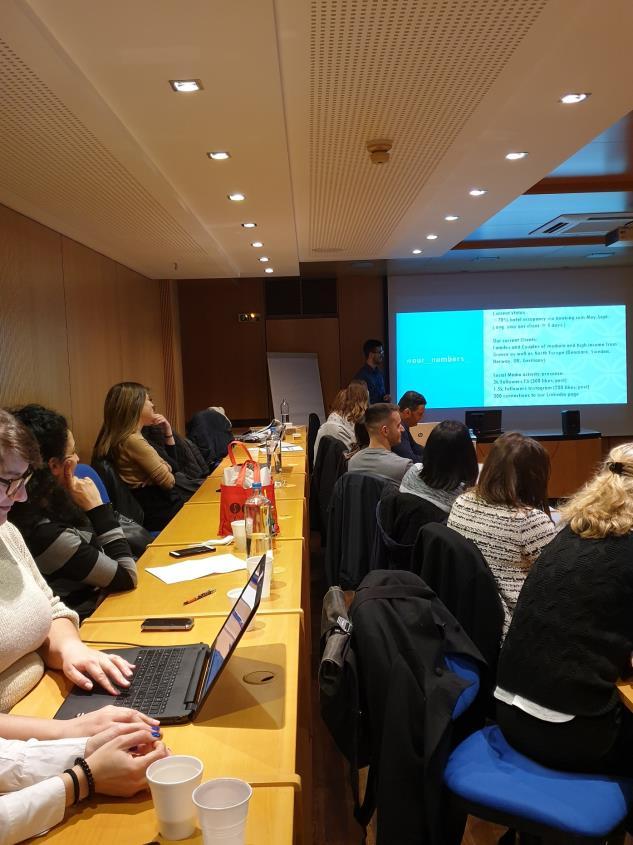 To Πρόγραμμα Eνότητες Marketing in the Digital Era - Orientation 3 Building your Website 6 Digital Content Marketing 9 Social Media Marketing 12 Google Ads 14 Social Media Advertising 15 Digital