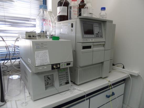 Σύστημα υγρής χρωματογραφίας υψηλής απόδοσης (high performance liquid chromatography - HPLC).