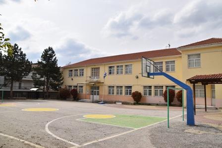 σχολικών μονάδων καθιέρωση ενός δημοτικού κτιρίου 1.