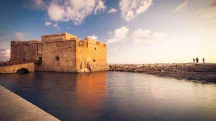Αν έχετε στη διάθεσή σας αρκετές μέρες εξερευνήστε την Κύπρο! Πιο κάτω θα βρείτε χρήσιμες πληροφορίες και προτάσεις για το πώς να αξιοποιήσετε καλύτερα την παραμονή σας στο νησί.